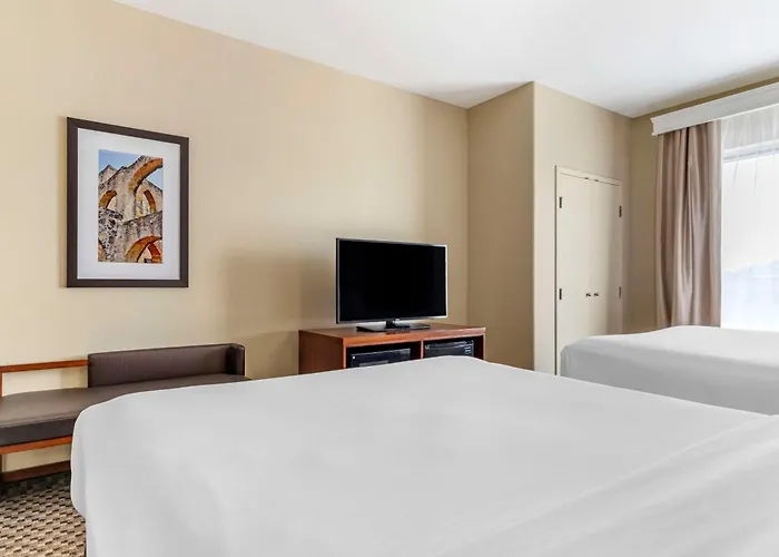 Comfort Suites Medical Center Near Six Flags